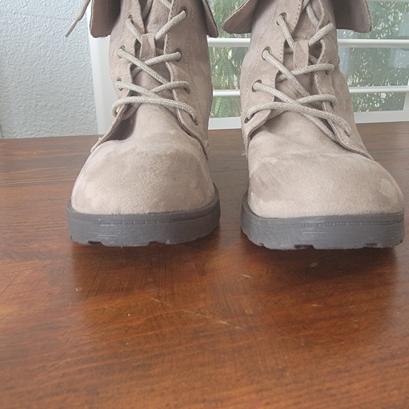 Tan Combat & Moto Boots - Picture 5 of 8